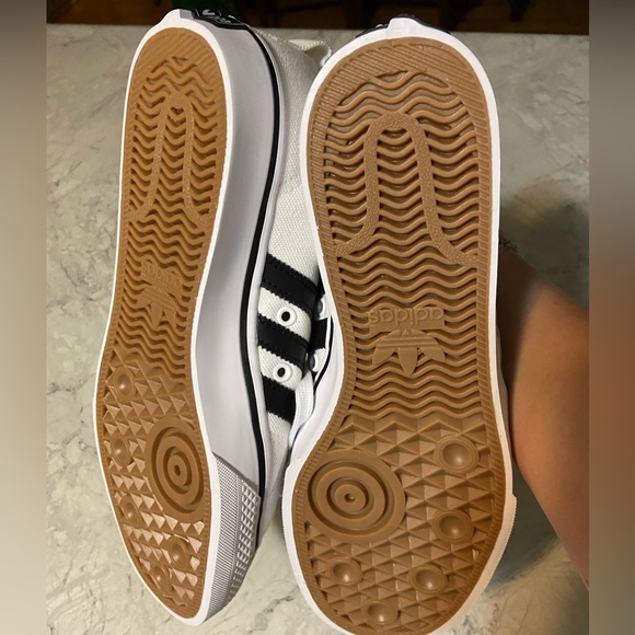 Adidas size 7.5 New - Picture 4 of 4